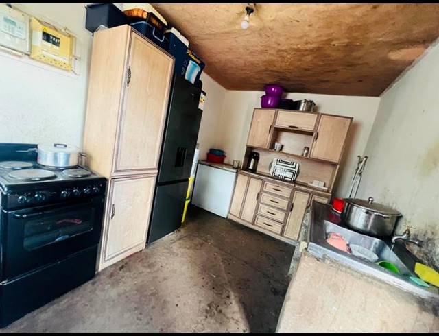 2 BEDROOM HOUSE FOR SALE IN KWANDENGEZI